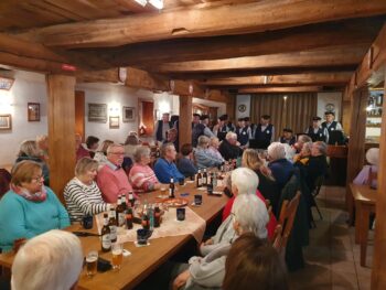 Permalink zu: Vorweihnachtliches Konzert mit dem Shanty-Chor „Hasejungs“ im voll besetzten Heimathaus Feldmühle des Heimatvereins Bersenbrück